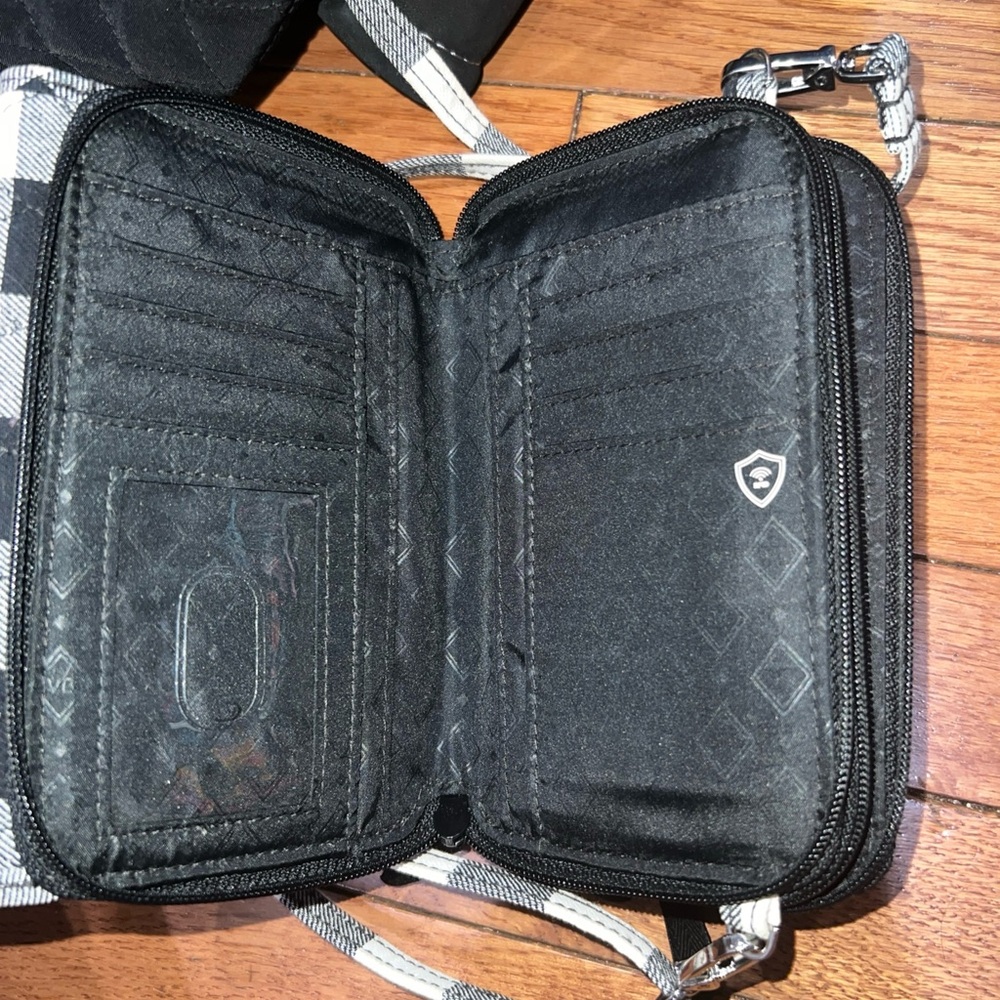 VERA BRADLEY 3 in 1 Crossbody / Wristlet - Pearl Buffalo Check Black White OFFER - Picture 4 of 5
